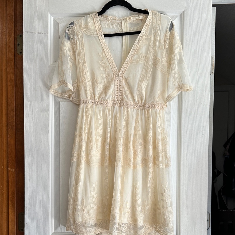 Bella Ella Boutique Cream Floral Lace Dress